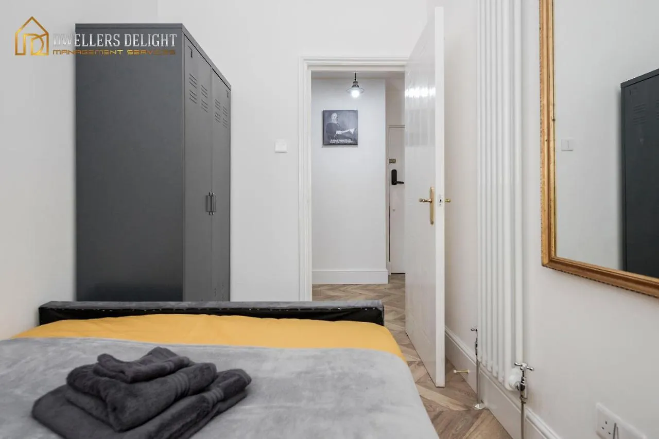 Entire 2 Bed Flat Plaistow,Canning Town Prime Location In Londýn 0*,  Velká Británie
