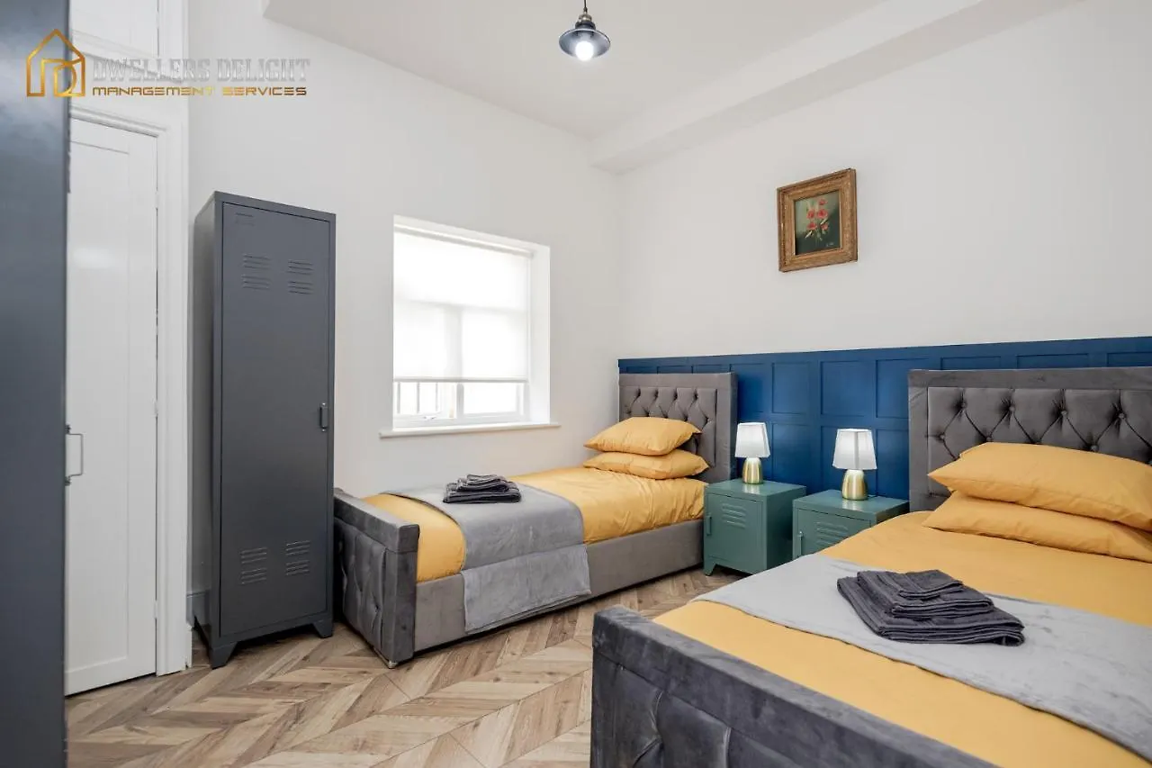 Entire 2 Bed Flat Plaistow,Canning Town Prime Location In London Apartment