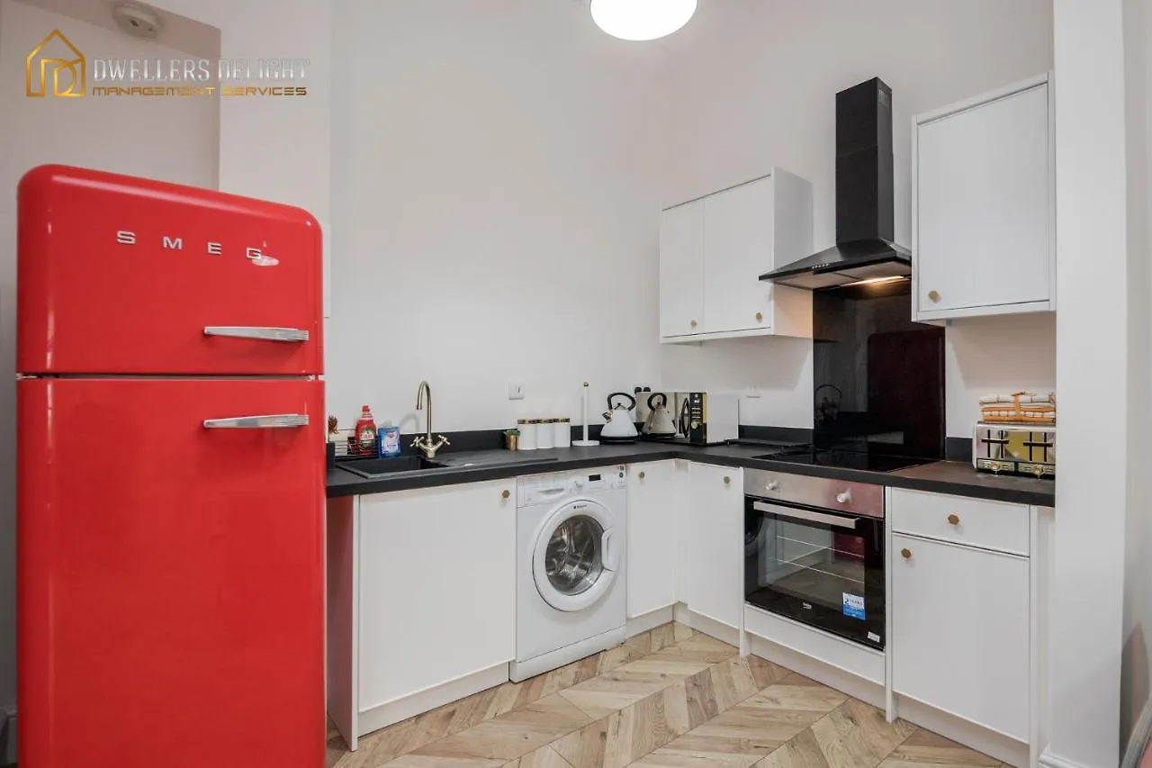 Entire 2 Bed Flat Plaistow,Canning Town Prime Location In London Apartment