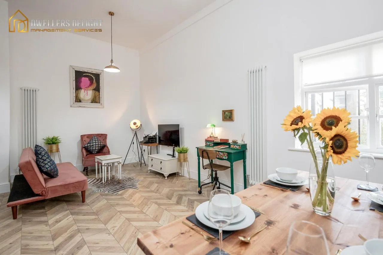 Apartment Entire 2 Bed Flat Plaistow,Canning Town Prime Location In London United Kingdom