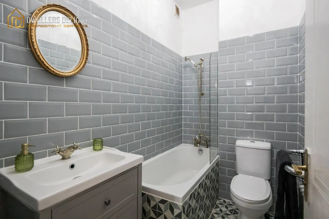 Apartment Entire 2 Bed Flat Plaistow,Canning Town Prime Location In London