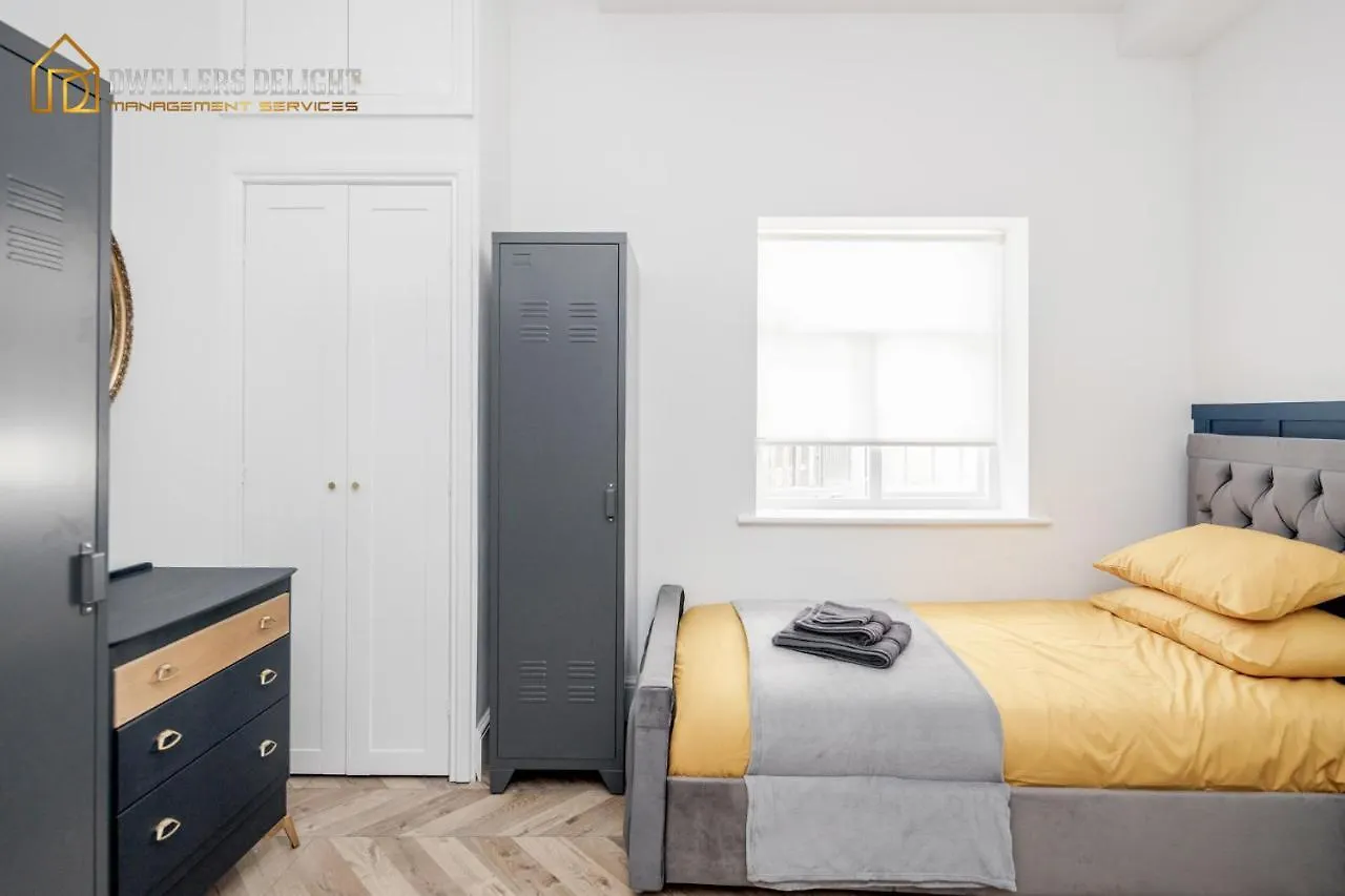 Entire 2 Bed Flat Plaistow,Canning Town Prime Location In London