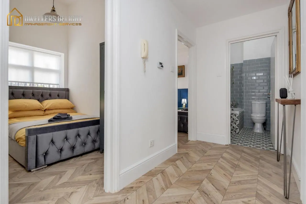 Entire 2 Bed Flat Plaistow,Canning Town Prime Location In London