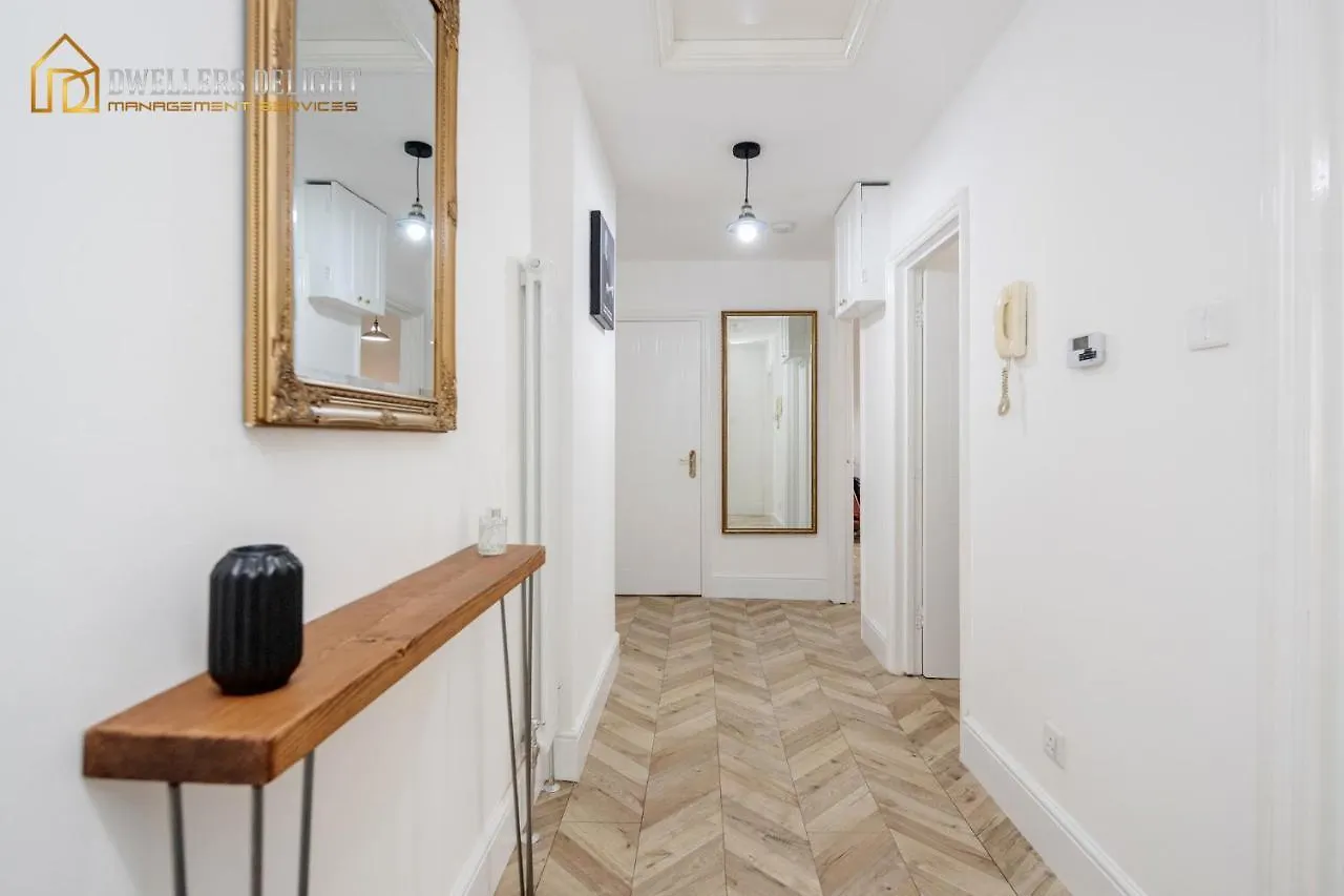Apartment Entire 2 Bed Flat Plaistow,Canning Town Prime Location In London United Kingdom