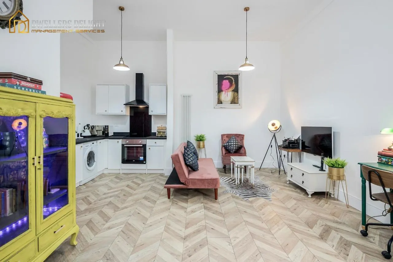 Entire 2 Bed Flat Plaistow,Canning Town Prime Location In London
